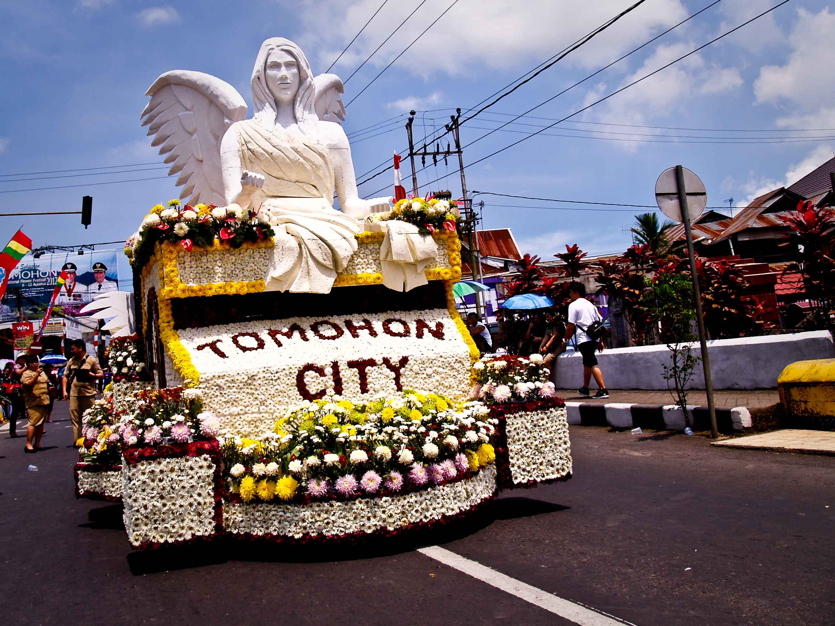 Catch Beautiful 2014 Flower Festival in Tomohon, North Sulawesi