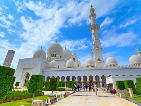 Sheikh Zayed Grand Mosque in Abu Dhabi