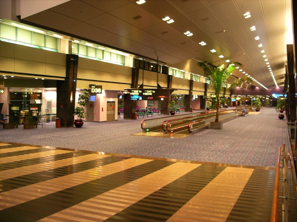 Changi_airport_terminal_interior