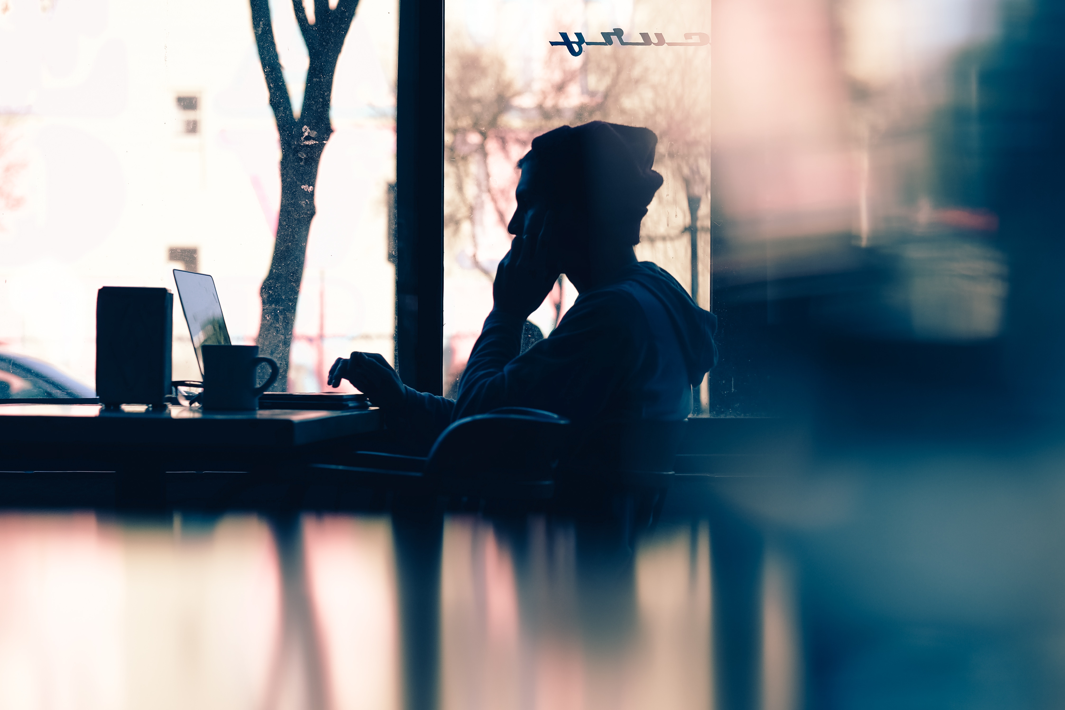 How to Get Work Done Efficiently While Traveling